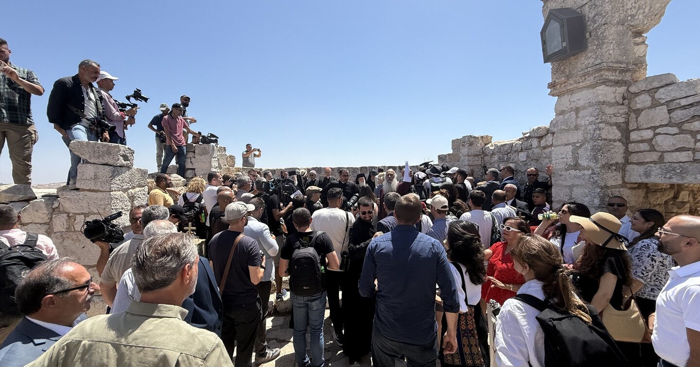 Solidarity visit to Taybeh. Photo credit: Dean Richard Sewell/Facebook.