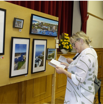 Art lovers flock to Dunluce as exhibition raises £3,350 for Bishops’ Appeal