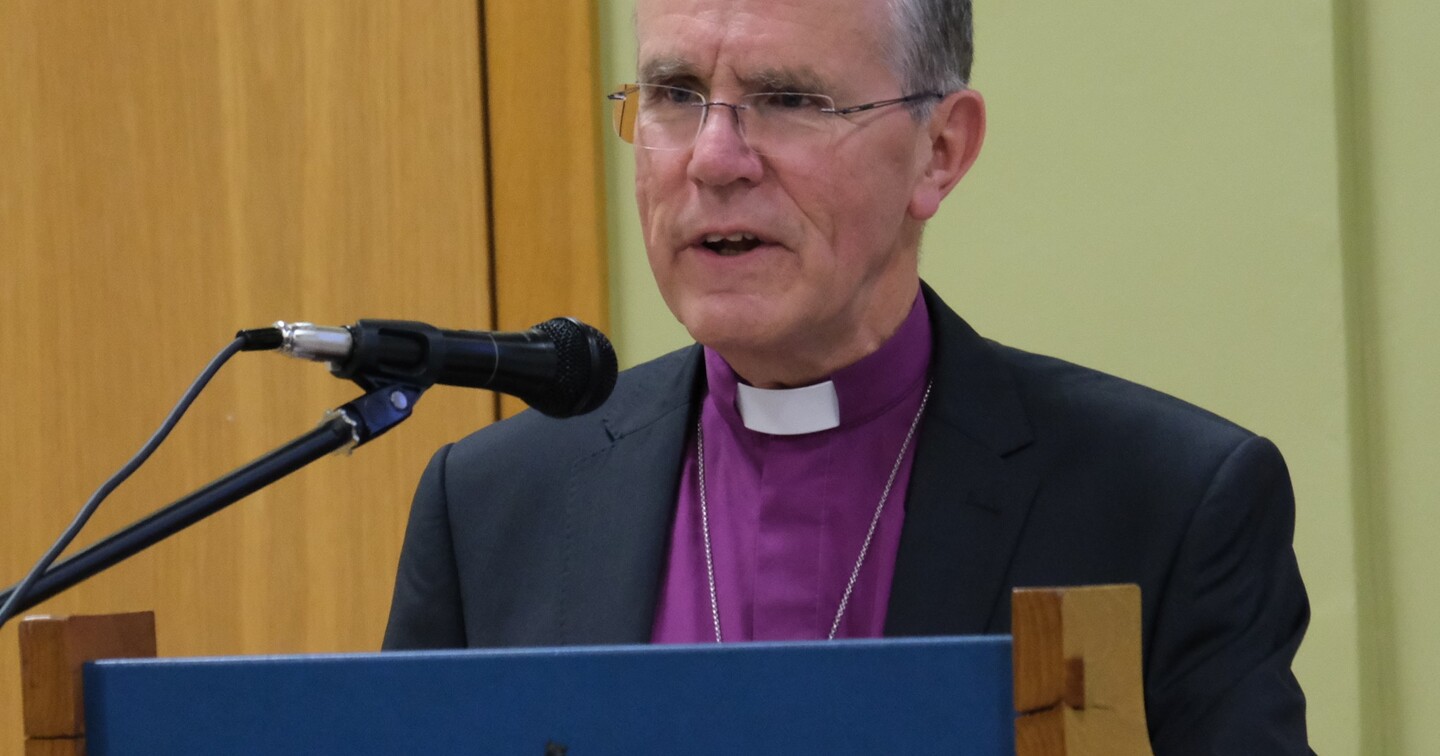 Bishop Ian Ellis delivering his presidential address at Diocesan Synod.