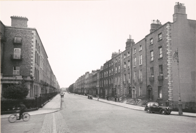 Upper Mount Street in 1940. Shot taken from St Stephen's and showing the correct side of the street, Reproduced with the permission of the Irish Architectural Archive. &copy; Irish Architectural Archive, 43/38 V3