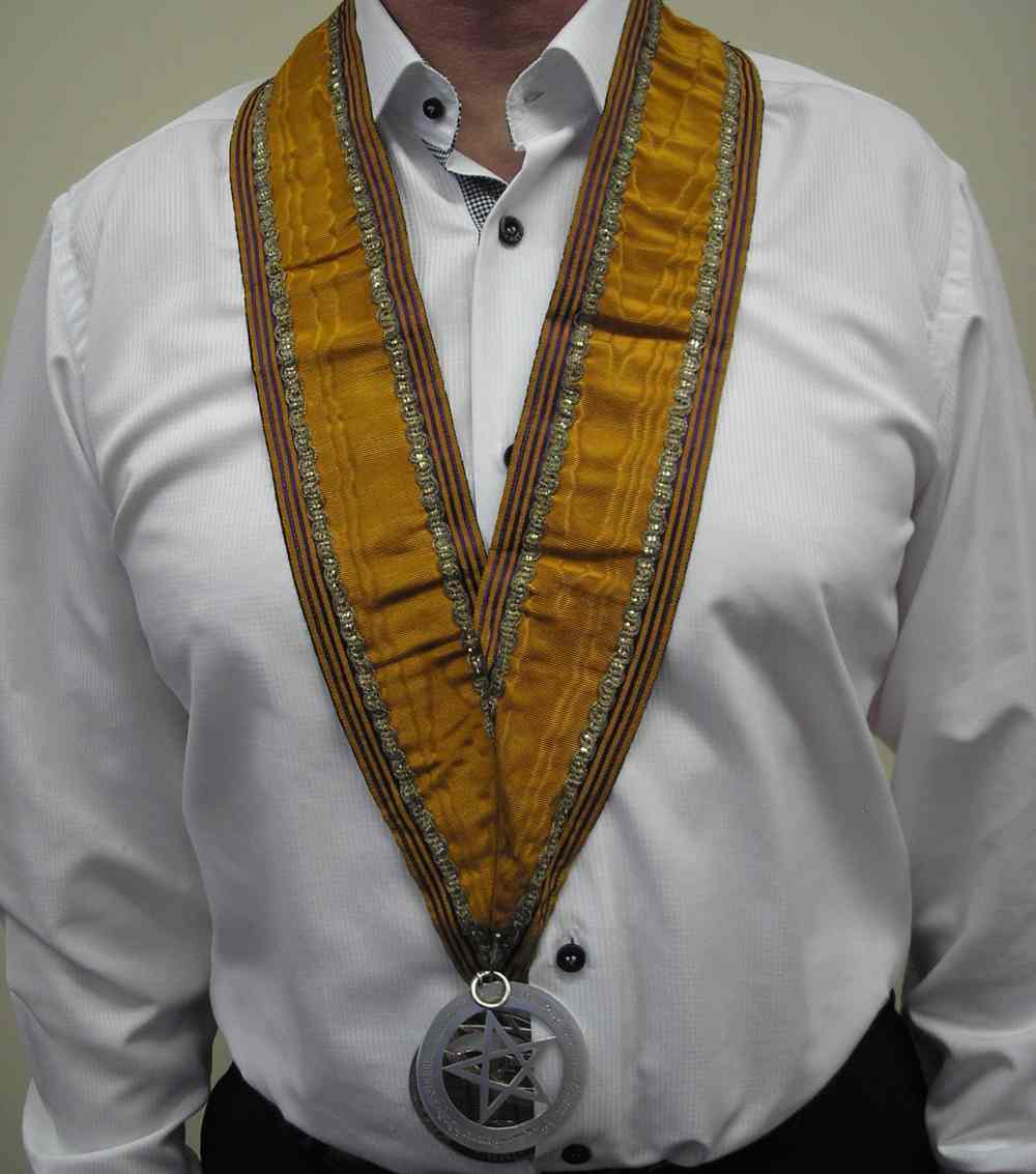 The collarette of the Chaplain of the Grand Orange Lodge of Ireland as worn, RCB Library MS 813/11/1.