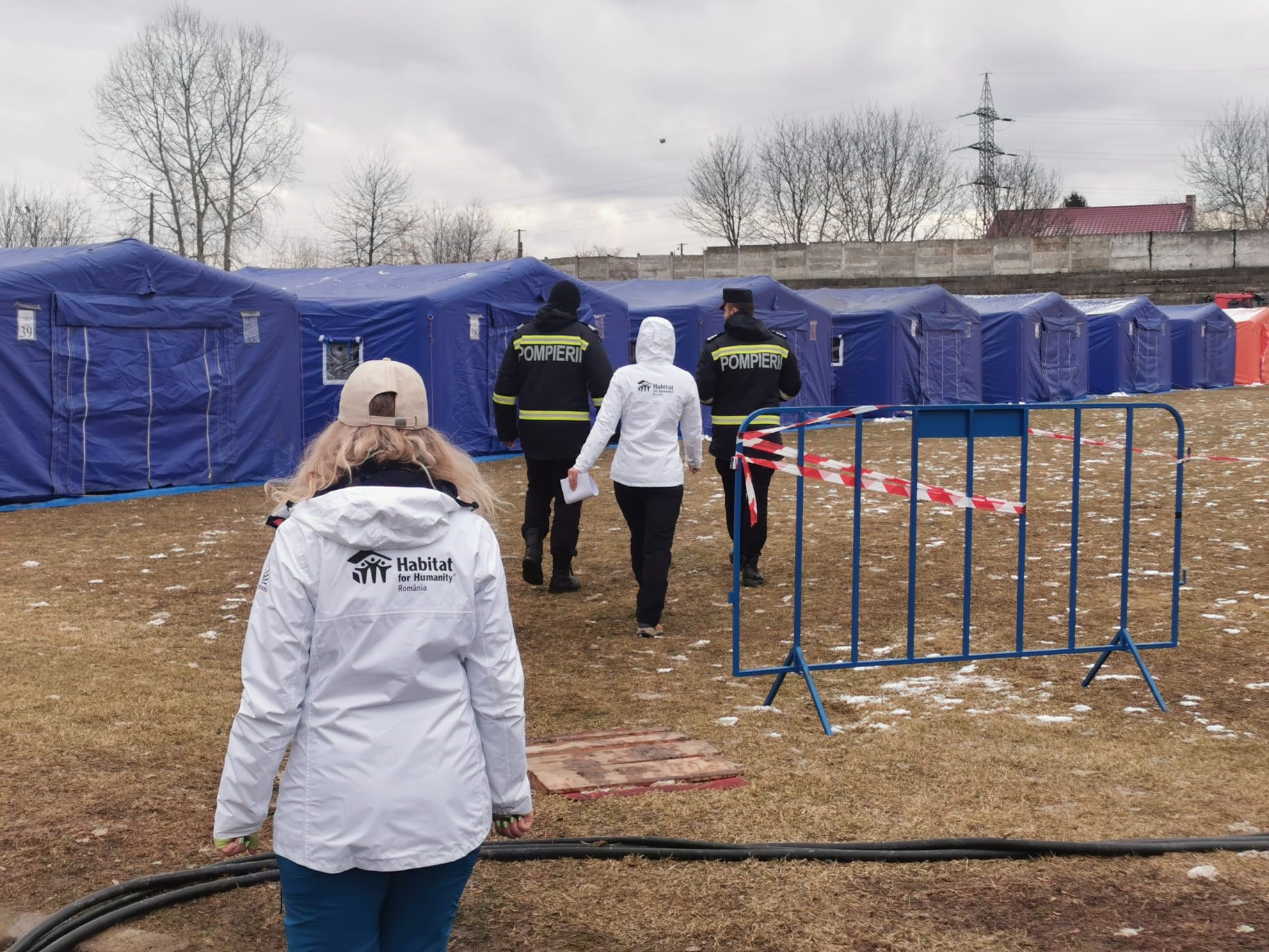 Habitat for Humanity Romania assisting Ukrainian refugees at the Stadion Siret North camp near the border with Ukraine. Photo credit: Habitat for Humanity.