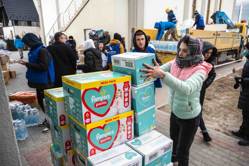 Hungarian Interchurch Aid distributes drinking water and other supplies to people in Lviv, western Ukraine.  Photo credit: Finn Church Aid/ACT Alliance.