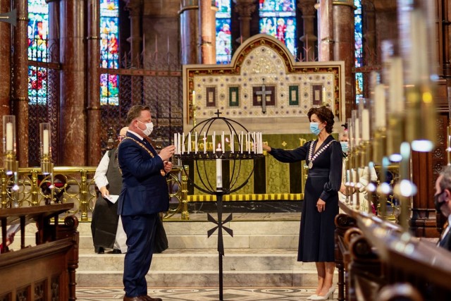 The Lord Mayor of Cork, Councillor Colm Kelleher, and the Mayor of County Cork, Councillor Gillian Coughlan, light the central candle during the Act of Remembrance.