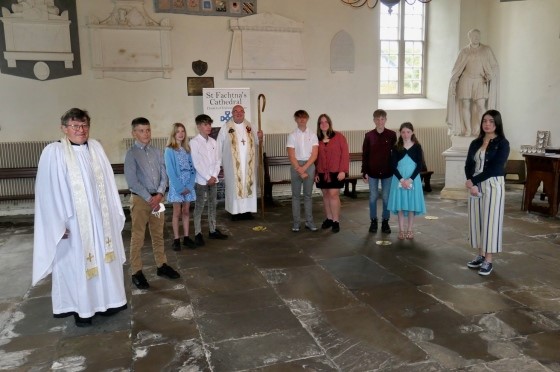 The Confirmands with their Dean, the Very Rev Chris Peters (left), and their Bishop, the Right Rev Dr Paul Colton (middle).