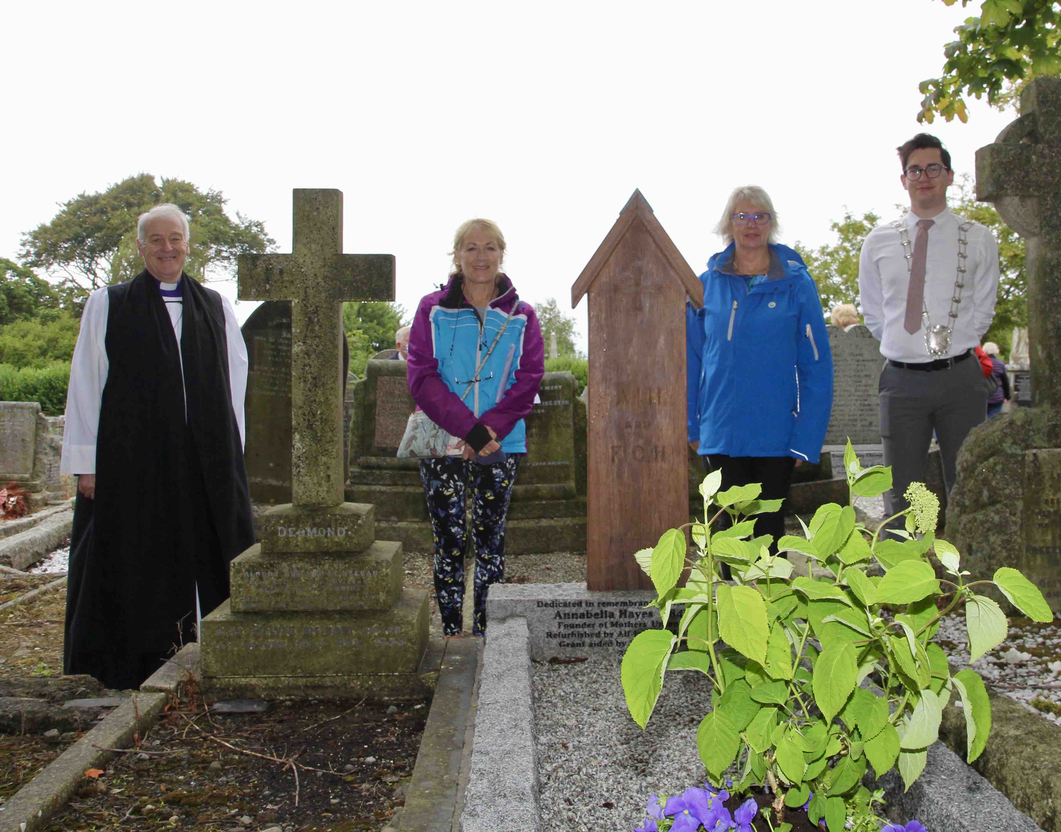 Archbishop Michael Jackson, Karen Nelson, June Butler and Deputy Mayor Daniel Whooley at the refurbished grave of Annabella Hayes in Sutton.